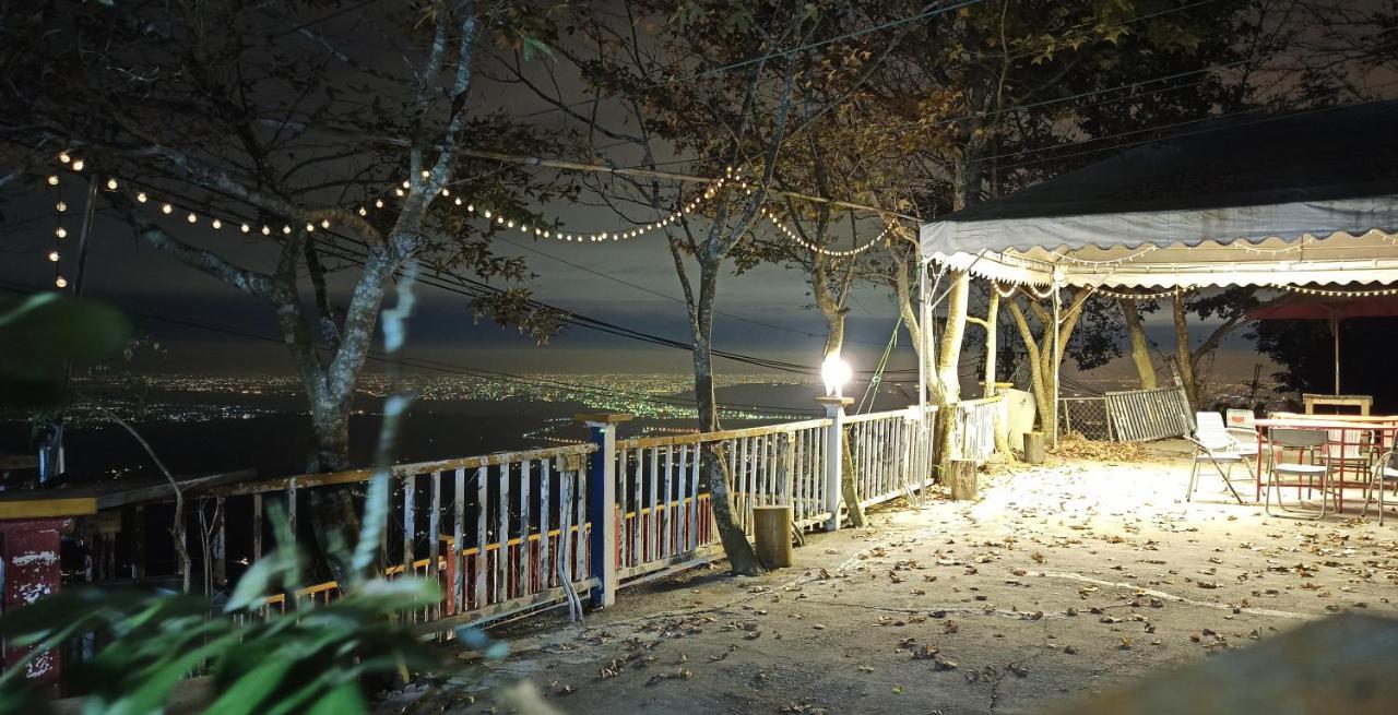 Sky Lounge B&B Zhushan Esterno foto